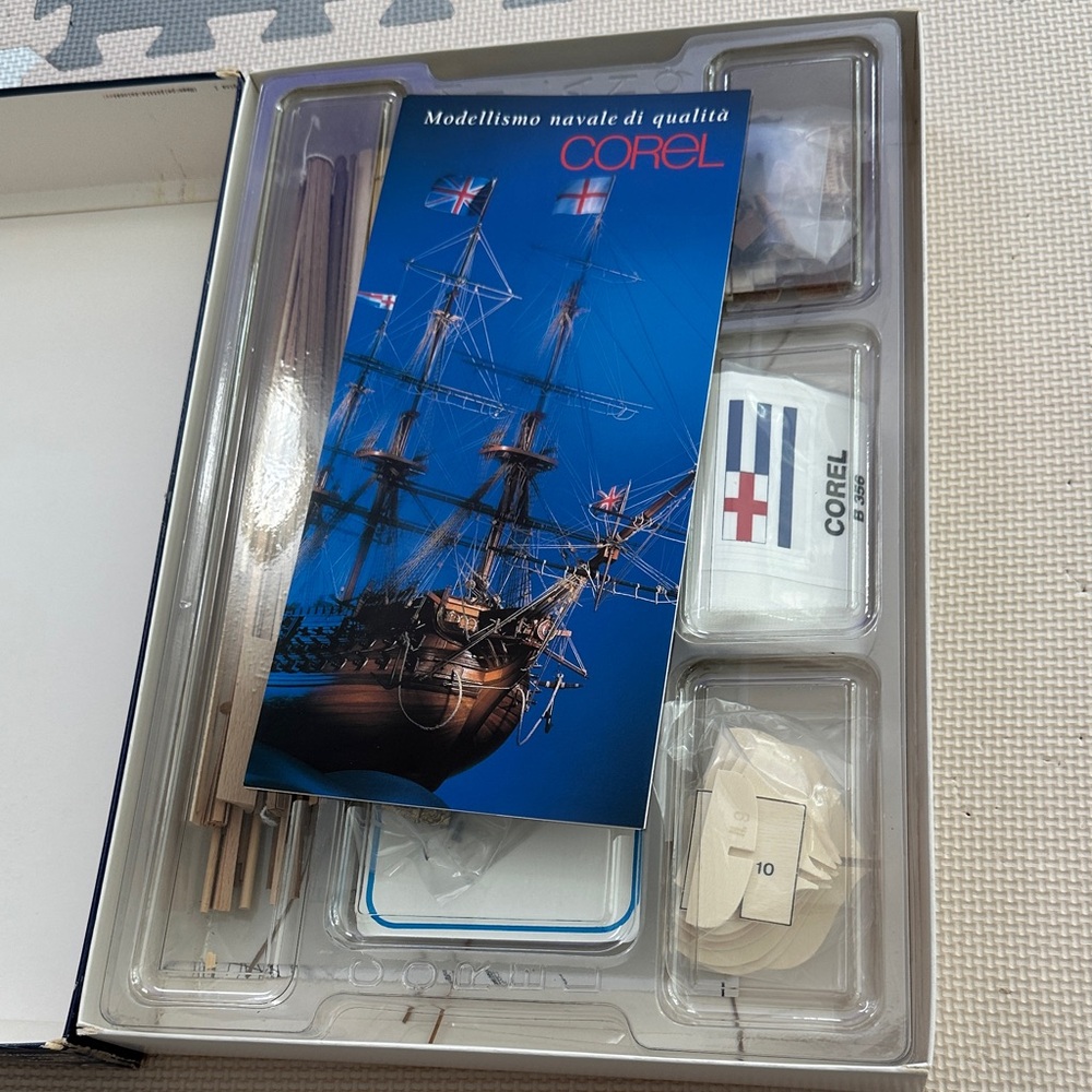 NIB Scotland Model Ship Kit with White Sails - Picture 2 of 4